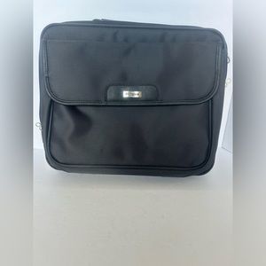 Targus 16" Briefcase Laptop Bag‎ TBC023-02 Black. NWOT